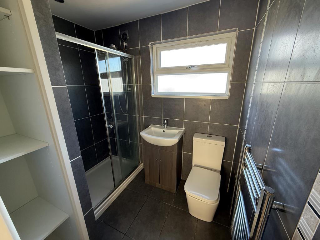 Lot: 68 - TWO-BEDROOM CHALET - Shower with WC